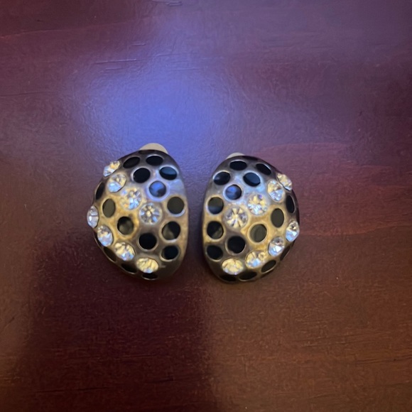 Clip on earrings - Picture 1 of 1